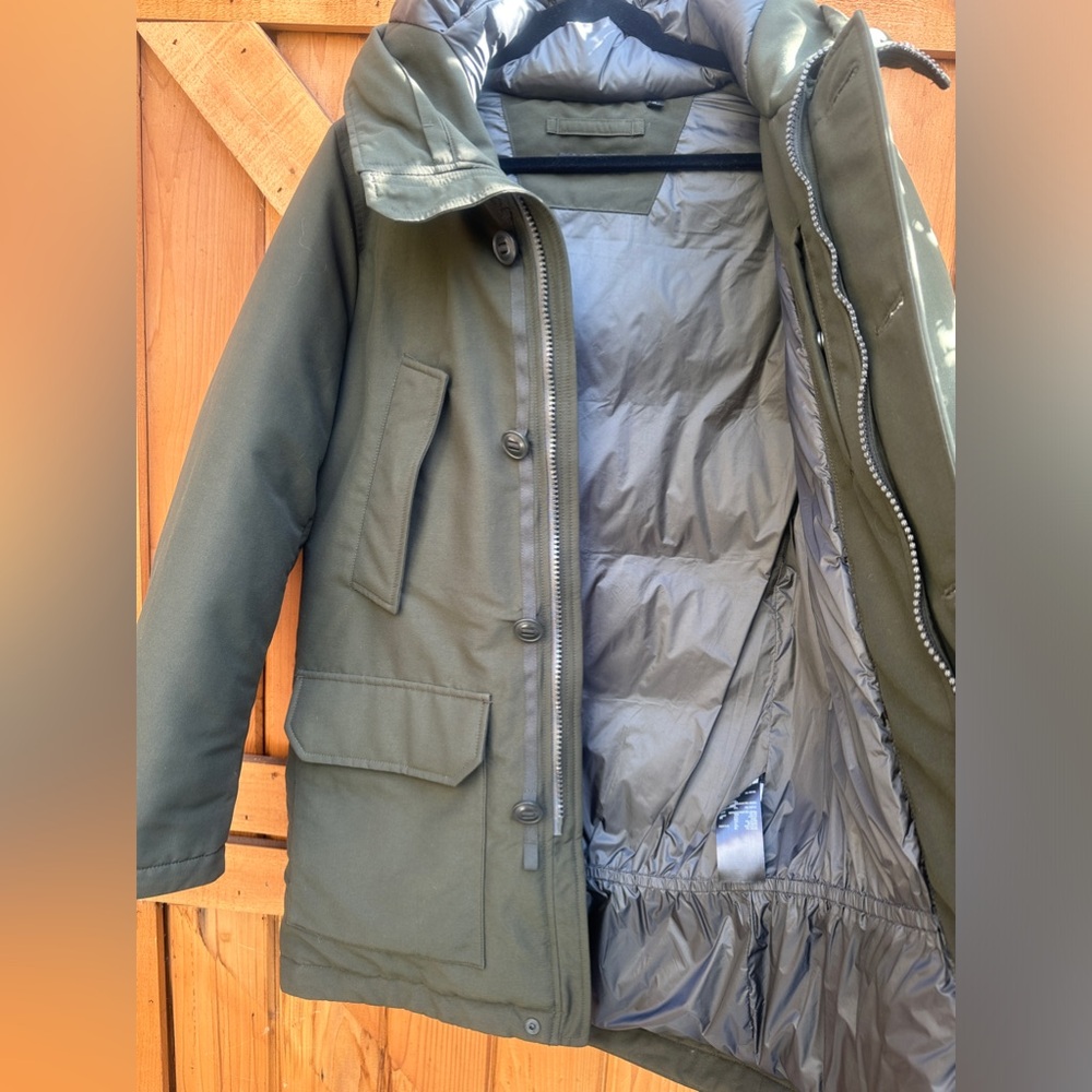 Uniqlo winter jacket - Picture 6 of 10